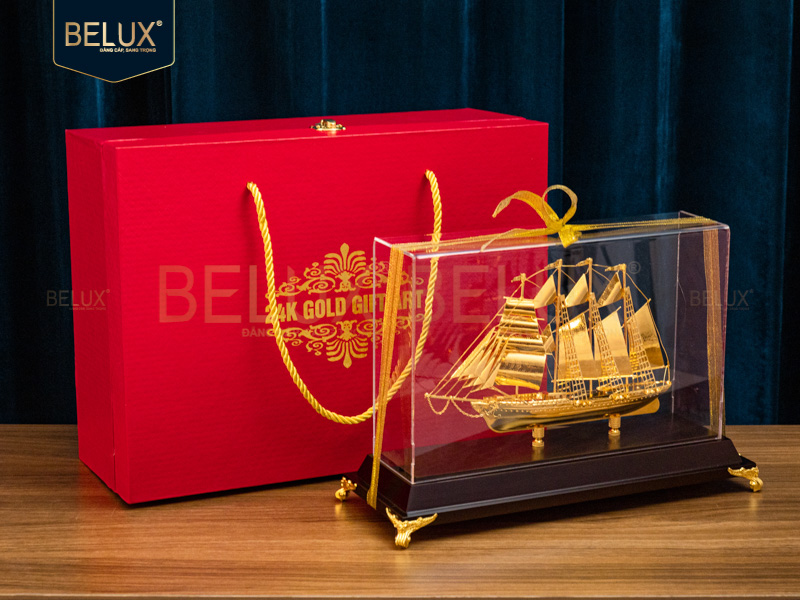 Mô hình thuyền buồm mạ vàng 24K 31x12x22cm&nbsp;M3